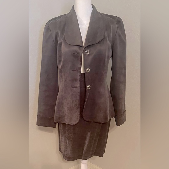 Vintage Elegant Grey Jacket with matching skirt. - Picture 1 of 7